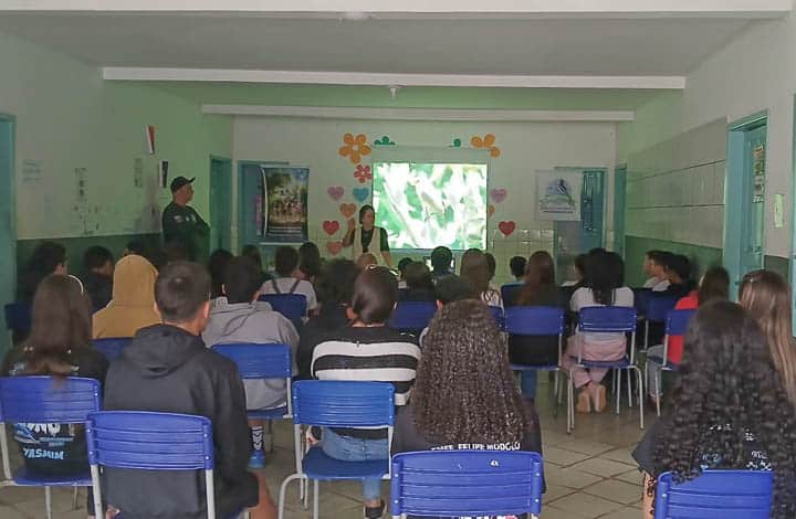 AMOAVES REALIZA EXPOSIÇÕES E PALESTRAS NA SEMANA DO MEIO AMBIENTE